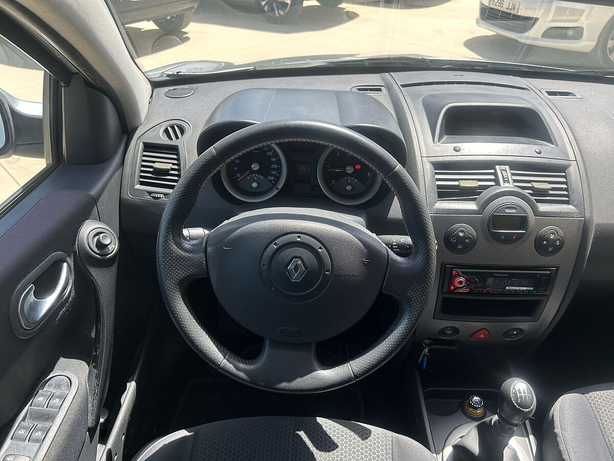 RENAULT MEGANE ESTATE 1.5 DCI SPANISH LHD IN SPAIN 89000 MILES SUPER 2005
